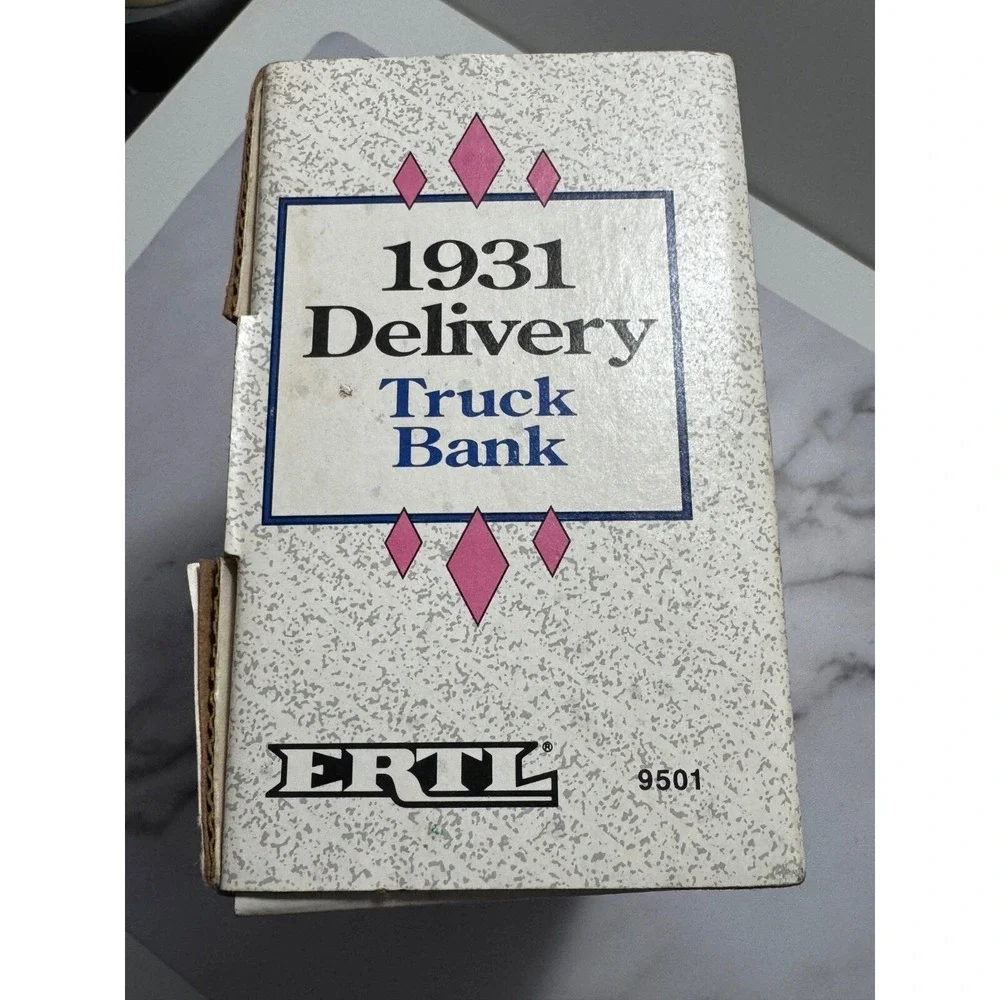 ERTL 1931 Hawkeye True Value Delivery Truck Bank + key 1:34 10th Anniversary